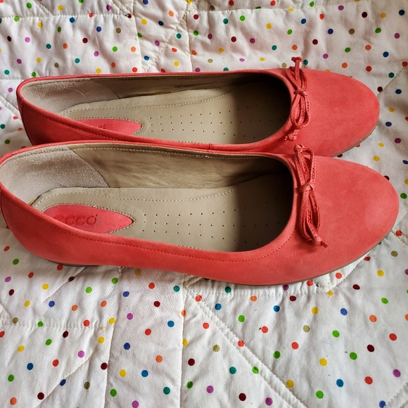 Ecco women's flat size 8- 8.5. - Picture 1 of 9